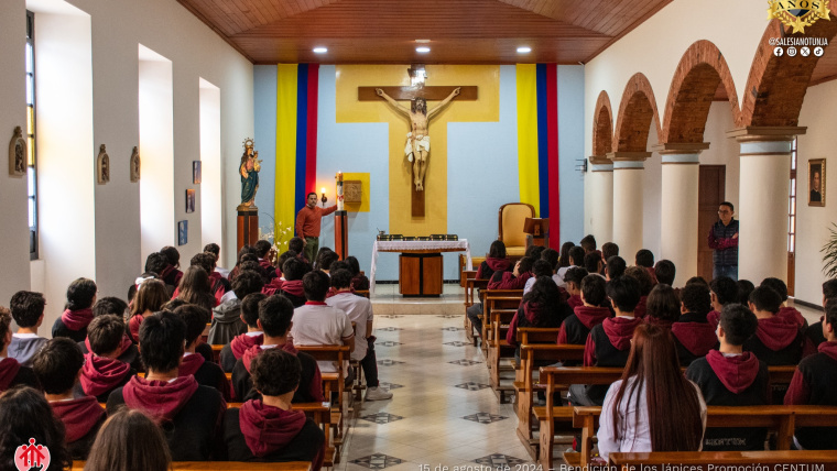 Bendición para los Estudiantes de Undécimo antes del Examen del ICFES