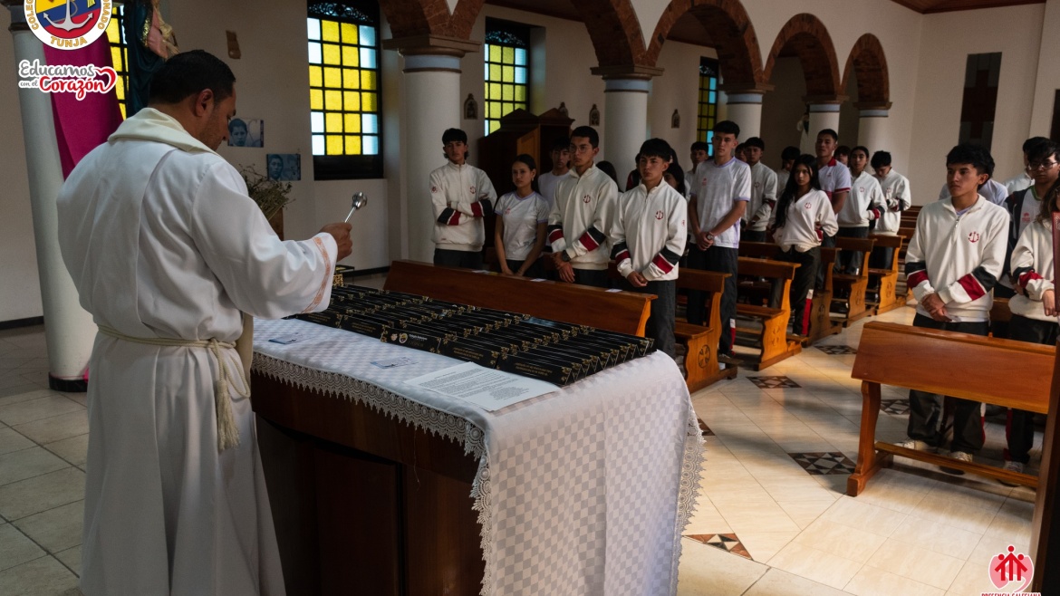 Bendición de los Lápices: un signo de fe y esperanza para grado 11°