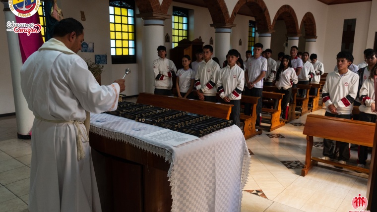 Bendición de los Lápices: un signo de fe y esperanza para grado 11°