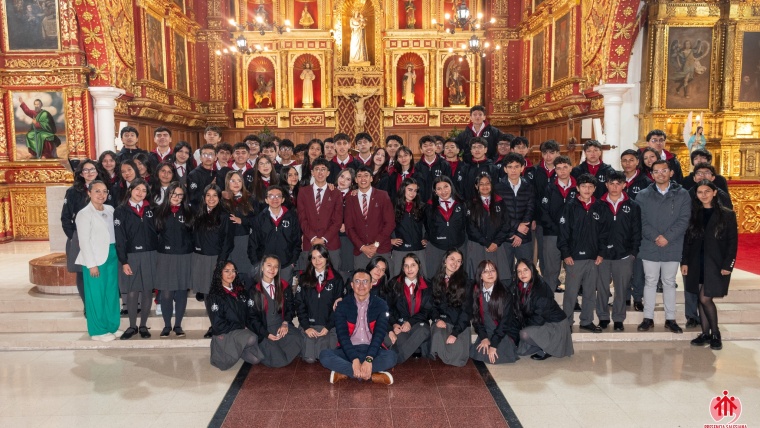 La Familia Salesiana se reúne en torno al altar